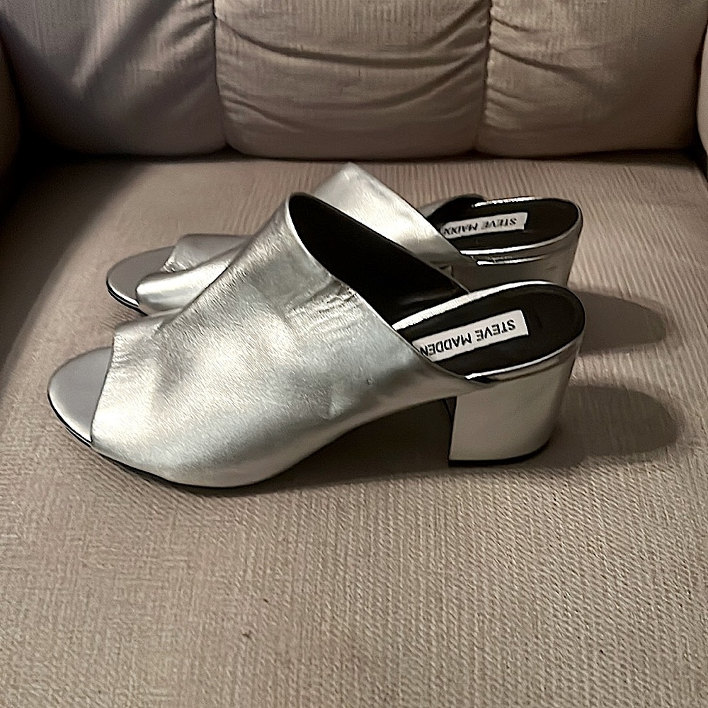 STEVE MADDEN GORGEOUS SILVER MULES/SHOES ONLY WORN ONCE